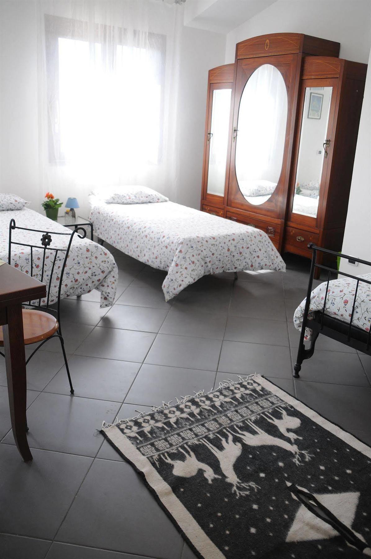 La Circumetnea Home Catania-Fontanarossai nemzetközi repülőtér Kültér fotó